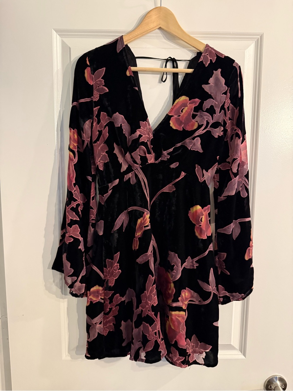 Black Velvet Floral V-Neck Long Sleeve Dress